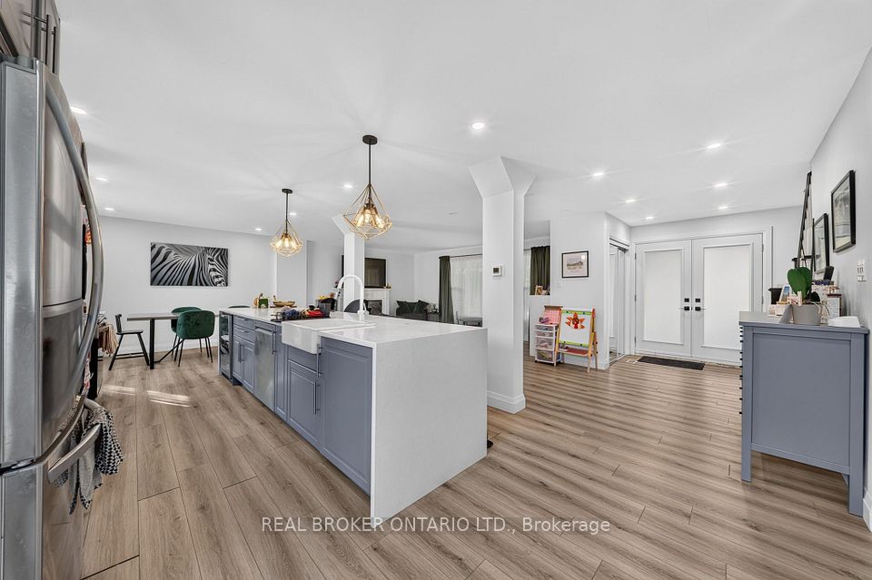 192 Waldoncroft Crescent, Burlington, ON L7L 3A5 5