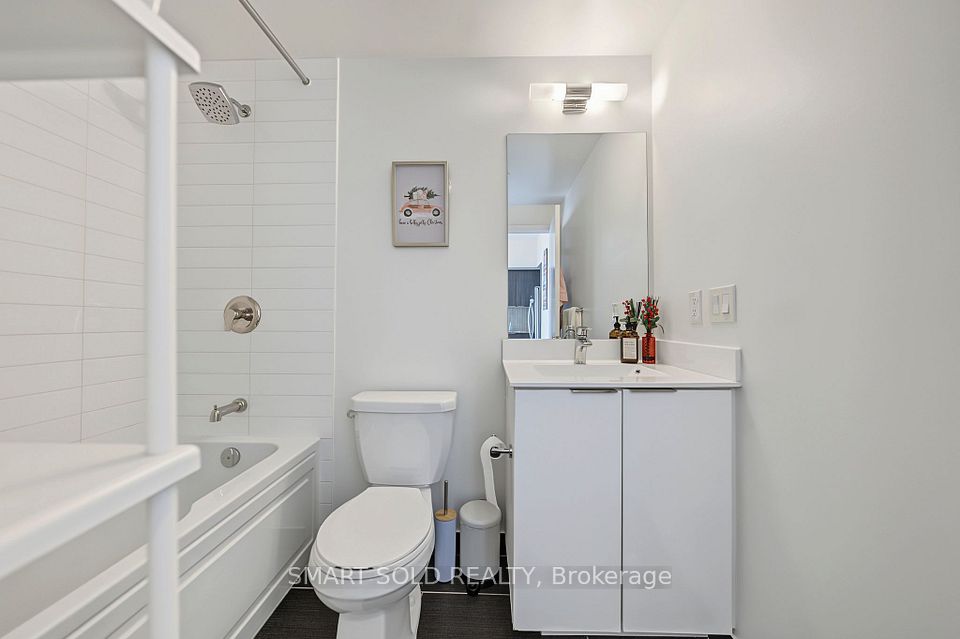 30 Shore Breeze Drive 2419, Toronto, ON M8V 1A1 25