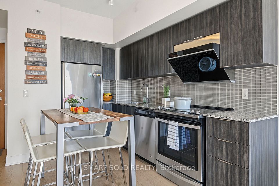 30 Shore Breeze Drive 2419, Toronto, ON M8V 1A1 14
