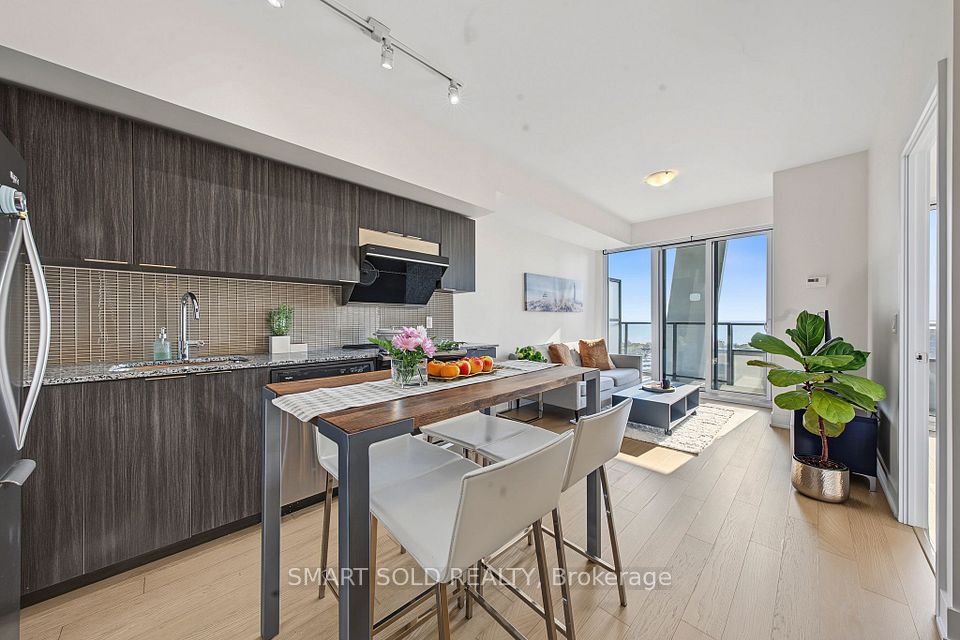 30 Shore Breeze Drive 2419, Toronto, ON M8V 1A1 9