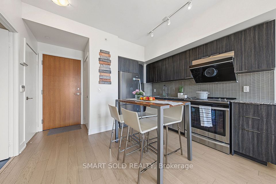 30 Shore Breeze Drive 2419, Toronto, ON M8V 1A1 11