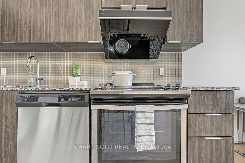 30 Shore Breeze Drive 2419, Toronto, ON M8V 1A1 13