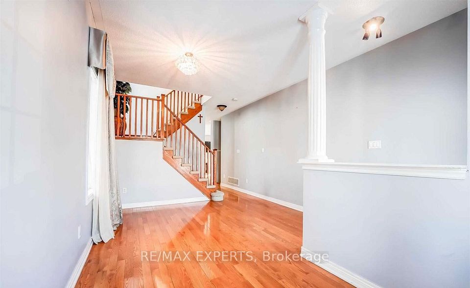 31 Vincent Street, Brampton, ON L6R 0G8 11