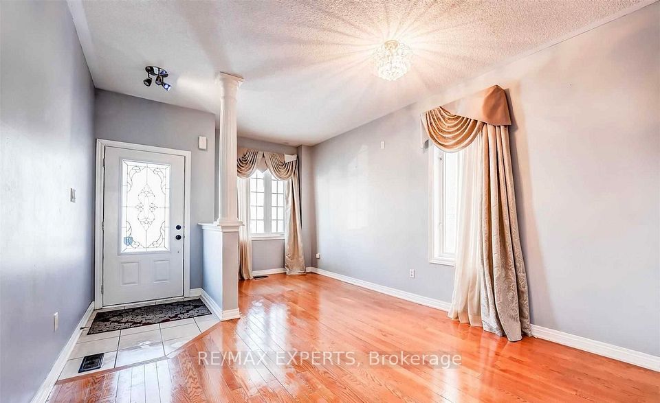 31 Vincent Street, Brampton, ON L6R 0G8 6
