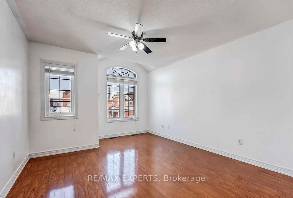 31 Vincent Street, Brampton, ON L6R 0G8 16
