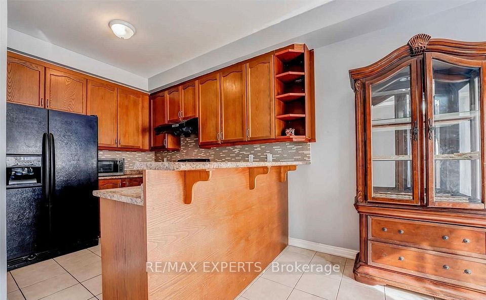 31 Vincent Street, Brampton, ON L6R 0G8 8