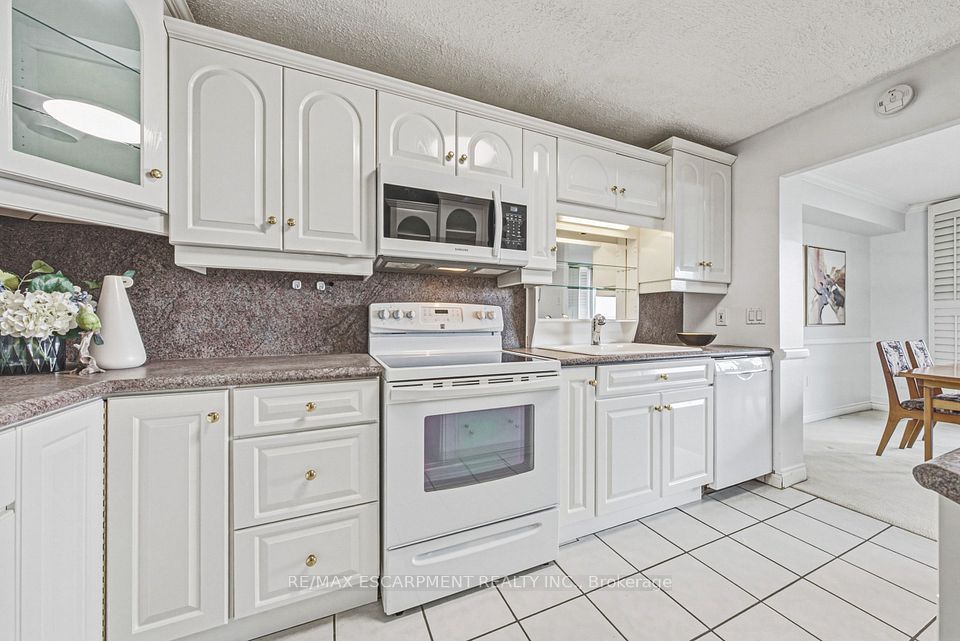 2055 UPPER MIDDLE Road 1005, Burlington, ON L7P 3P4 2
