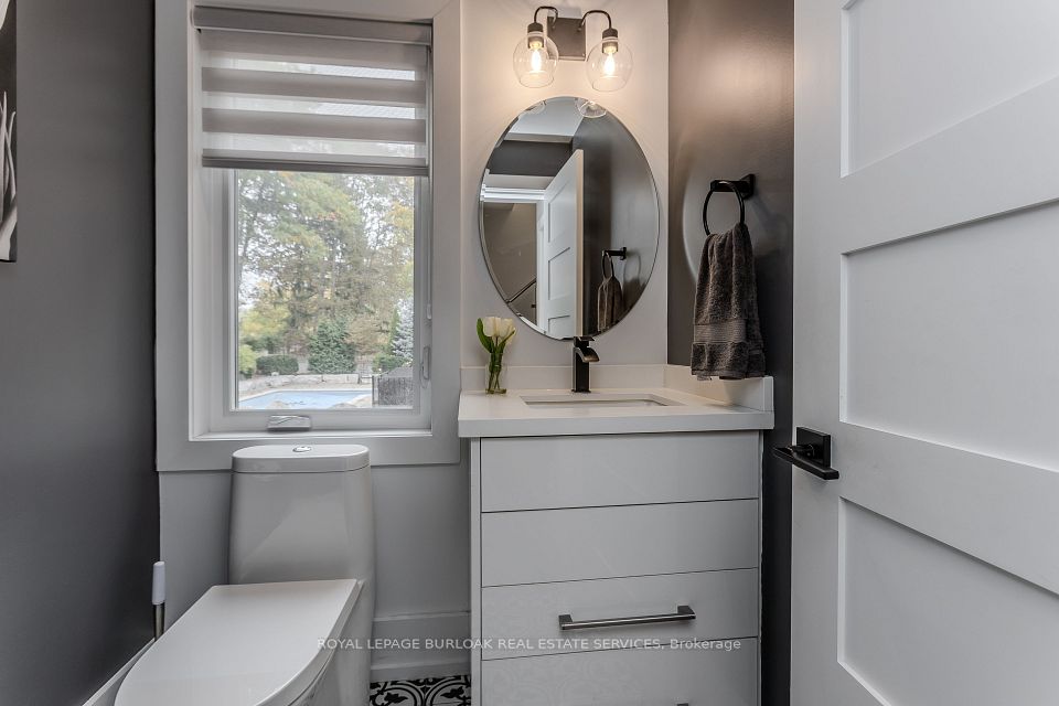 463 Indian Road, Burlington, ON L7T 3T3 12
