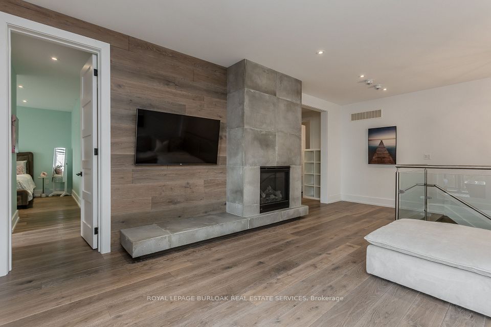 463 Indian Road, Burlington, ON L7T 3T3 14
