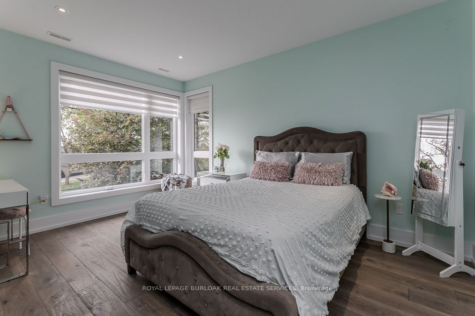 463 Indian Road, Burlington, ON L7T 3T3 21