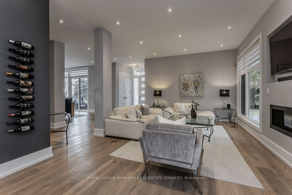 463 Indian Road, Burlington, ON L7T 3T3 8