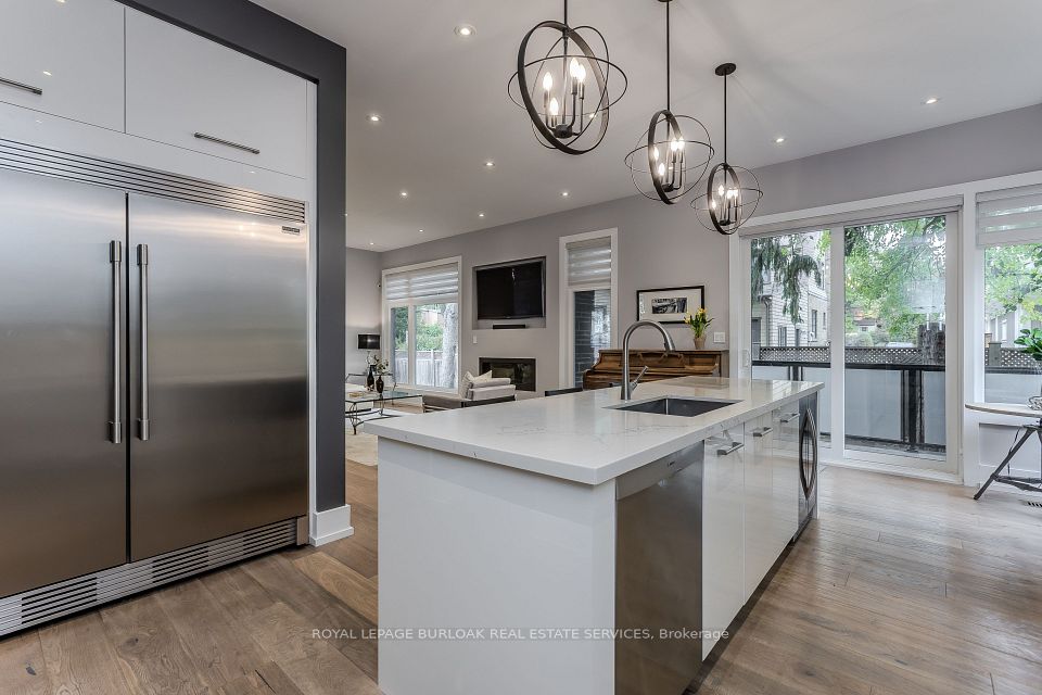 463 Indian Road, Burlington, ON L7T 3T3 5