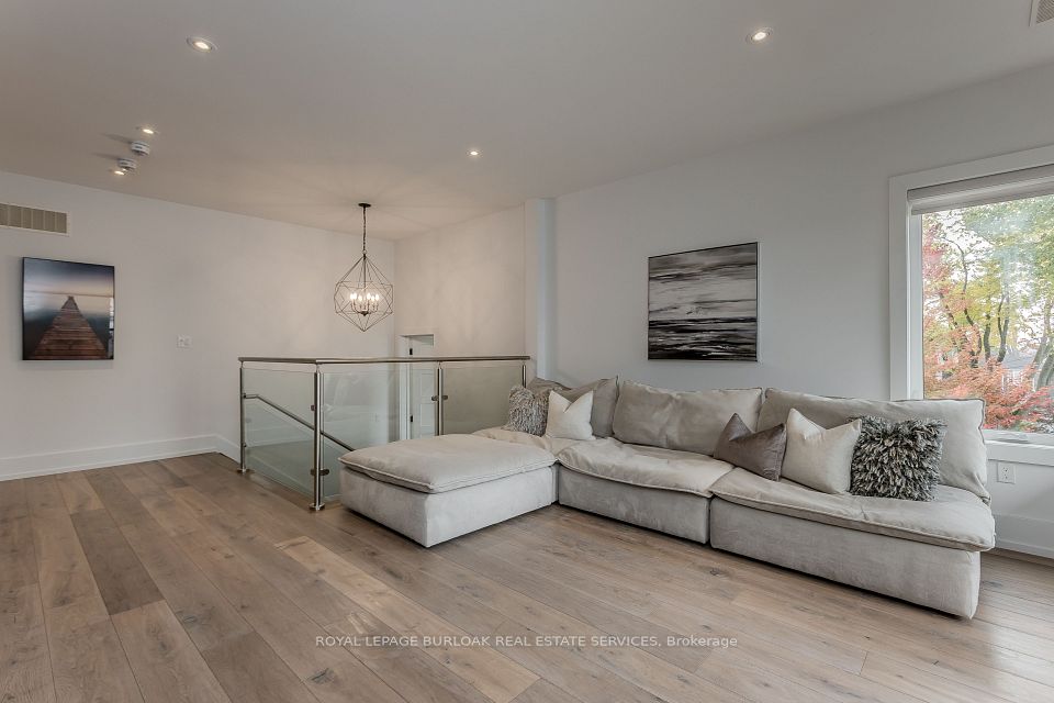 463 Indian Road, Burlington, ON L7T 3T3 15