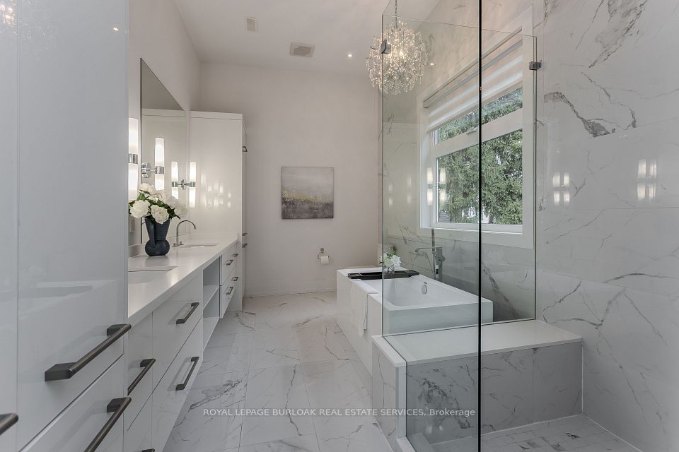463 Indian Road, Burlington, ON L7T 3T3 18