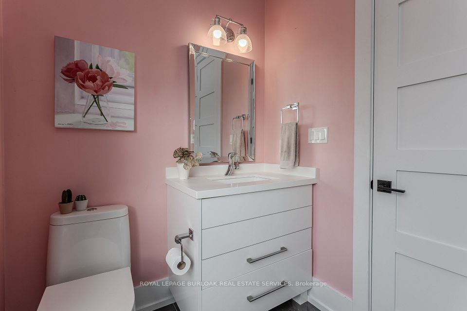 463 Indian Road, Burlington, ON L7T 3T3 22