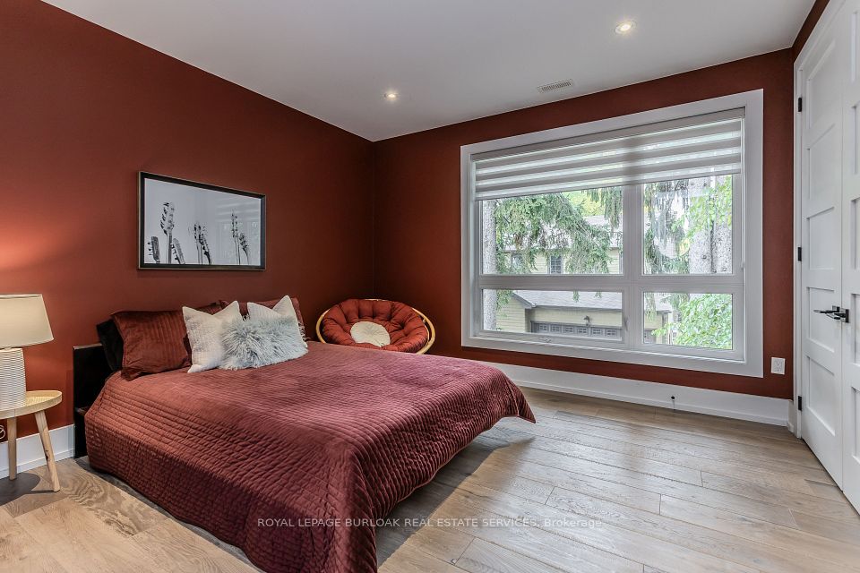 463 Indian Road, Burlington, ON L7T 3T3 25
