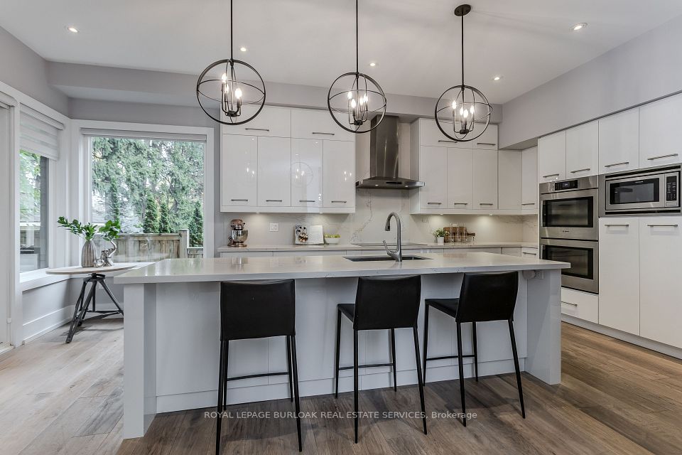 463 Indian Road, Burlington, ON L7T 3T3 6