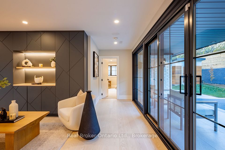 841 Danforth Place, Burlington, ON L7T 1S1 14