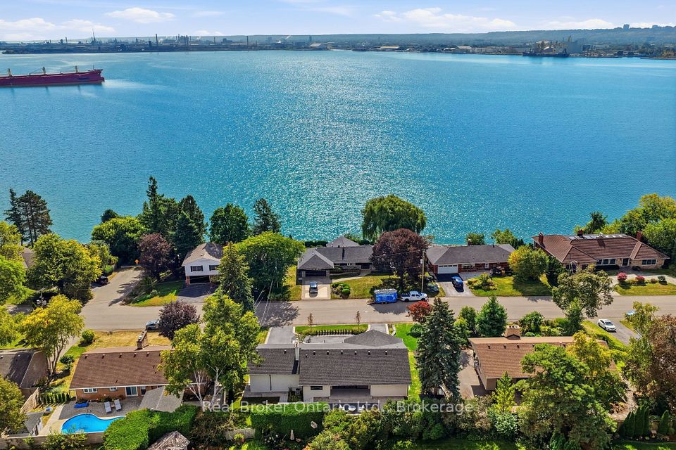 Detached at 841 Danforth Place, Burlington, ON L7T 1S1
