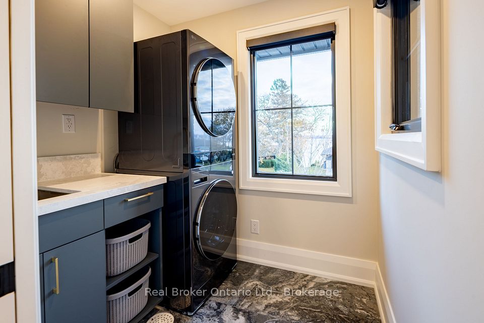 841 Danforth Place, Burlington, ON L7T 1S1 19