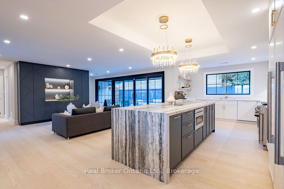 841 Danforth Place, Burlington, ON L7T 1S1 6