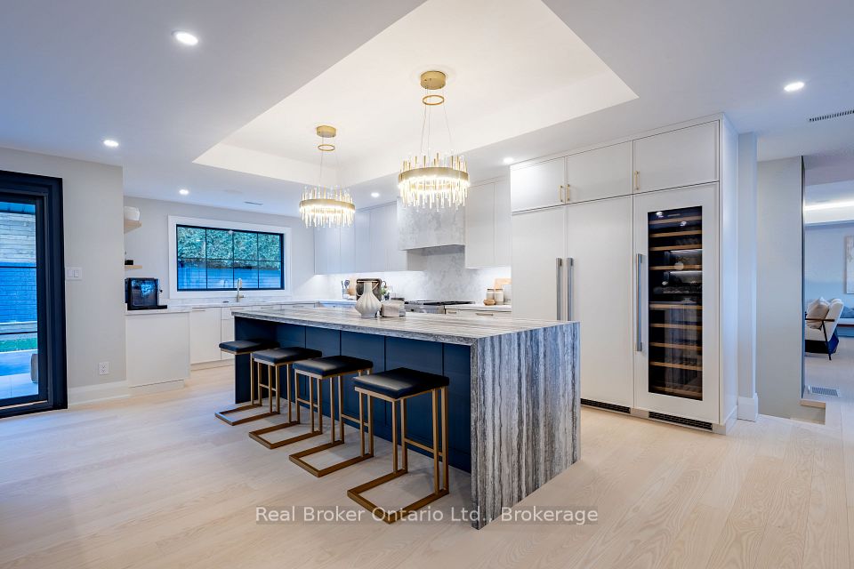 841 Danforth Place, Burlington, ON L7T 1S1 8