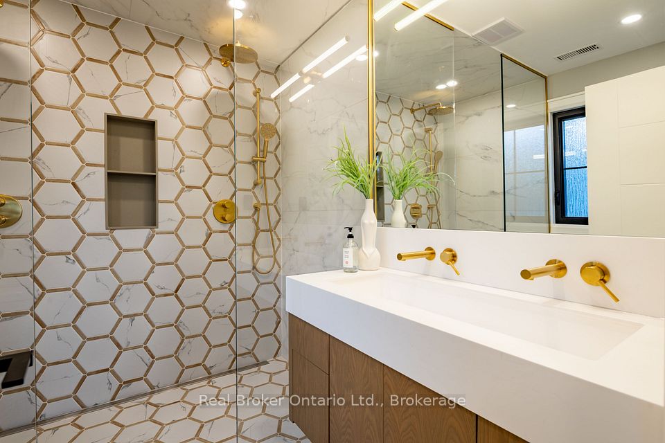 841 Danforth Place, Burlington, ON L7T 1S1 23