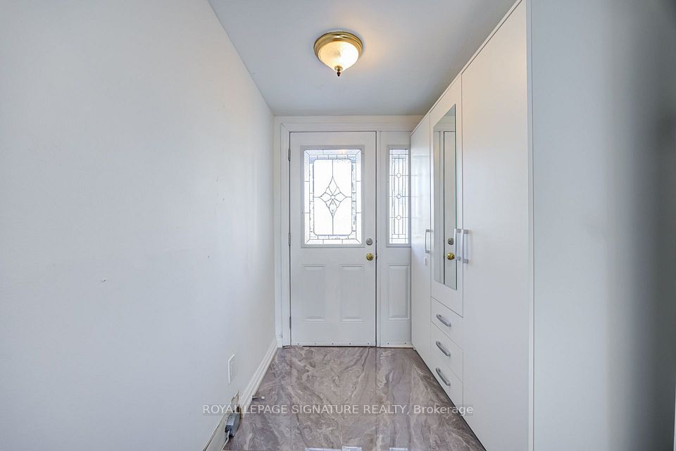960 Warwick Court 16, Burlington, ON L7T 4C5 3