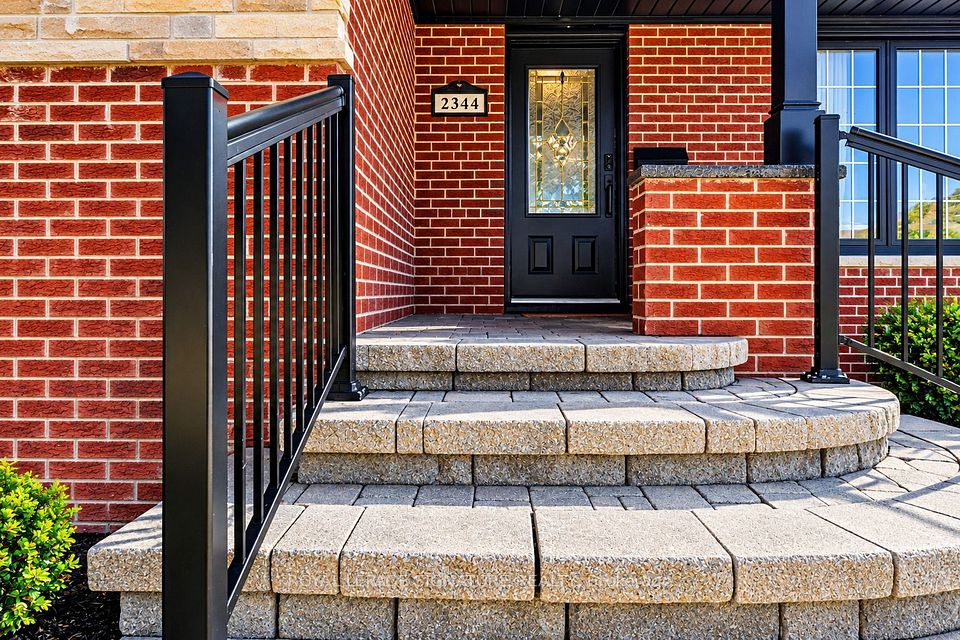 2344 Redfern Road, Burlington, ON L7R 1X3 4