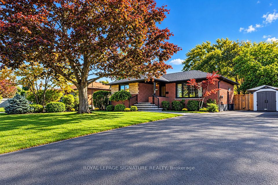 Detached at 2344 Redfern Road, Burlington, ON L7R 1X3