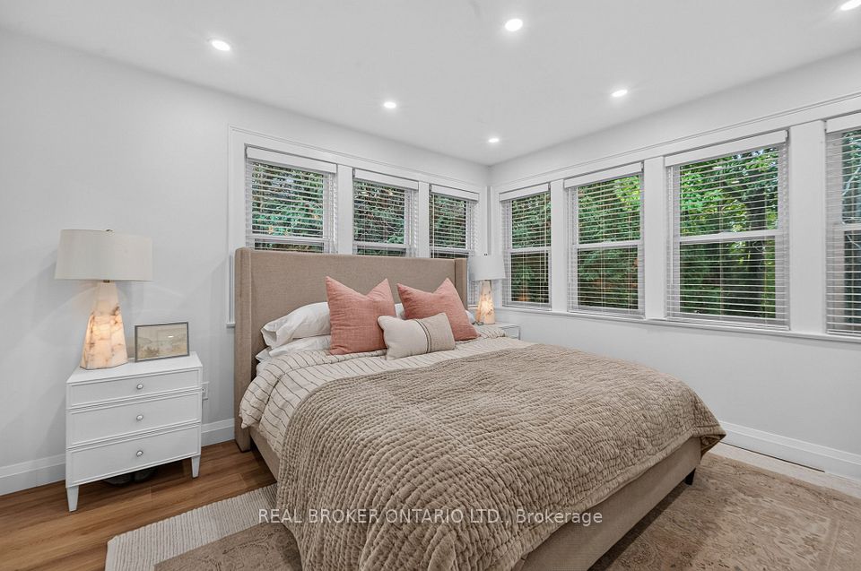 266 St Paul Street, Burlington, ON L7R 3J8 16