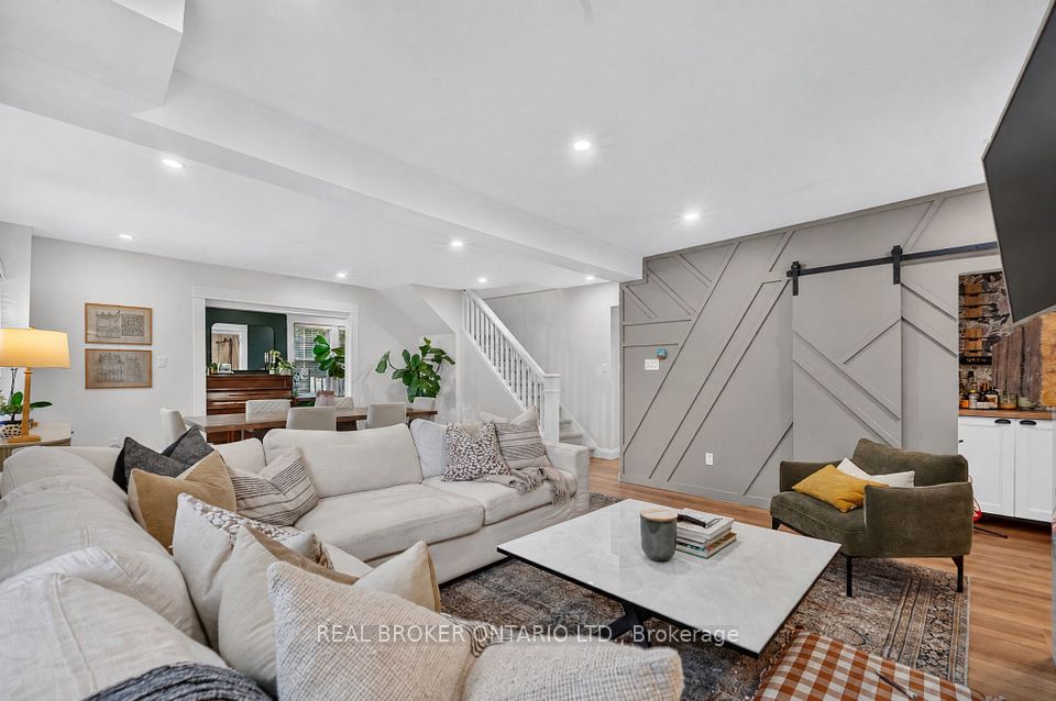266 St Paul Street, Burlington, ON L7R 3J8 6