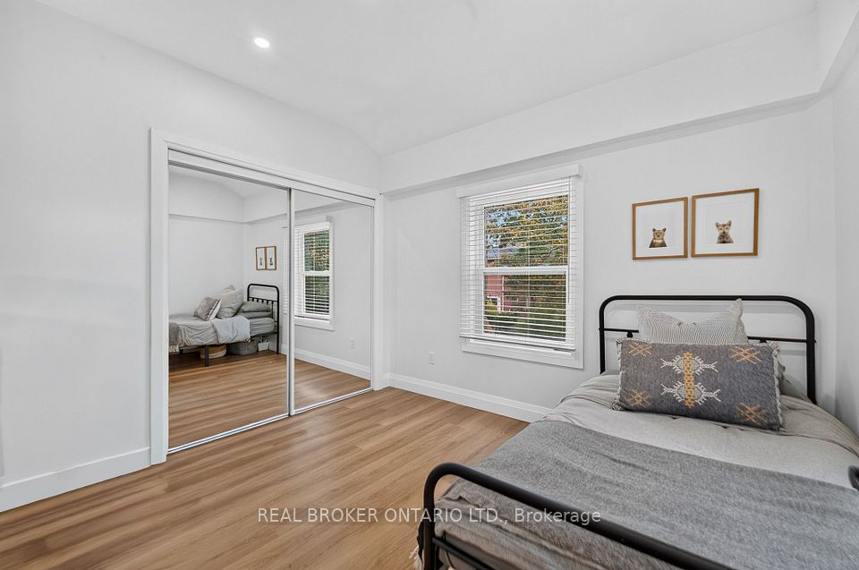 266 St Paul Street, Burlington, ON L7R 3J8 21