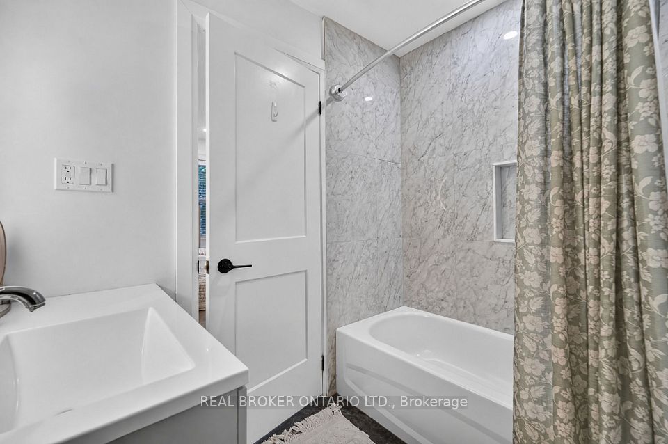 266 St Paul Street, Burlington, ON L7R 3J8 24