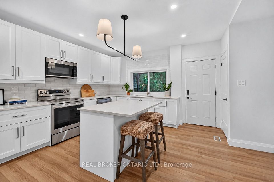 266 St Paul Street, Burlington, ON L7R 3J8 5