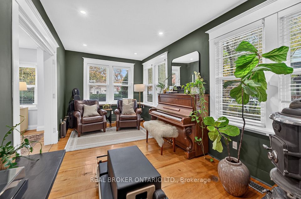 266 St Paul Street, Burlington, ON L7R 3J8 14