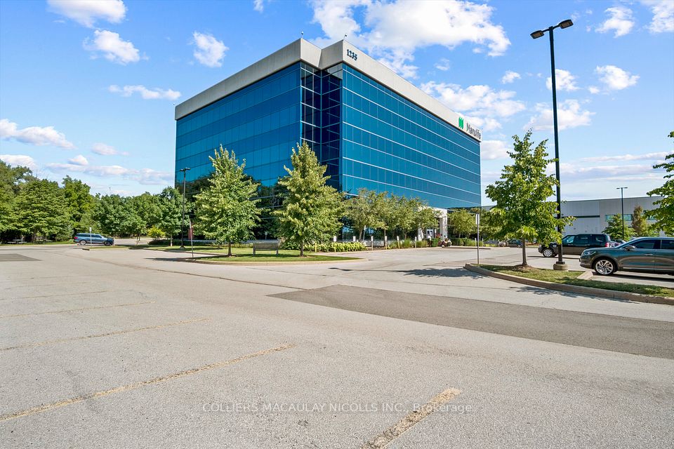 1235 North Service Road W 302, Oakville, ON L6M 2W2