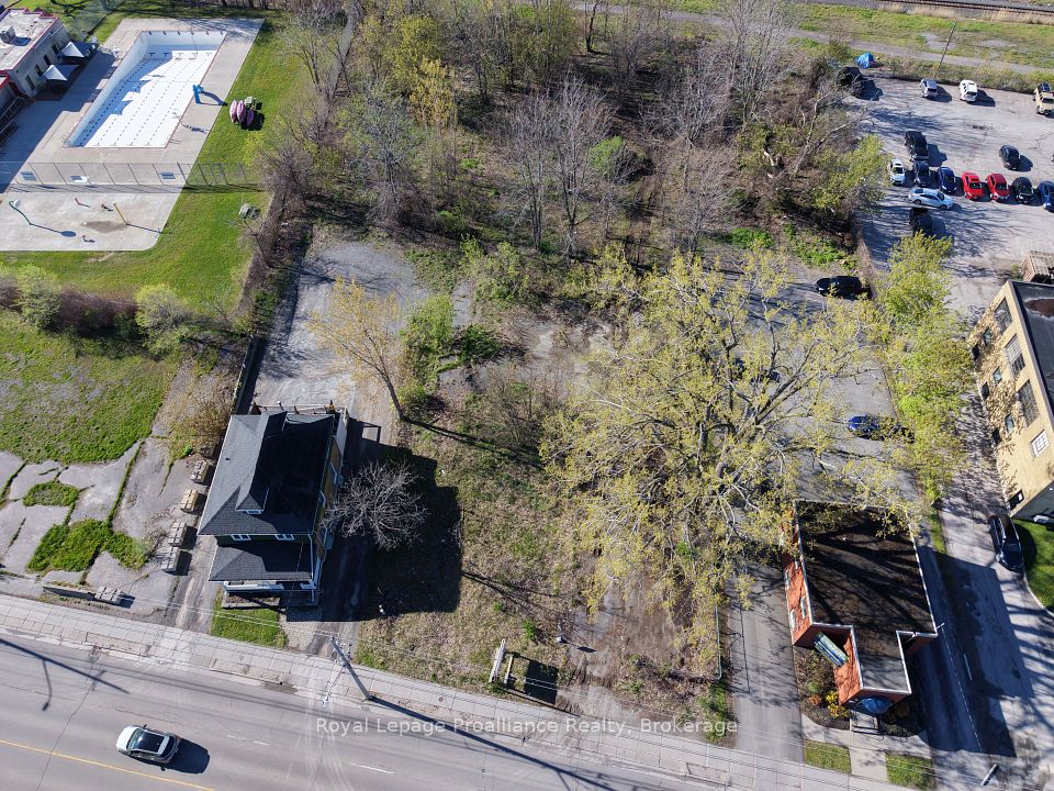 133 Dundas Street E, Belleville, ON K8N 1C3