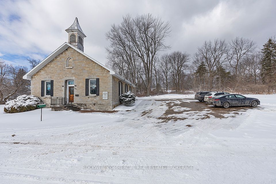 911 Purdy's Mill Road, Kingston, ON K7M 3N1