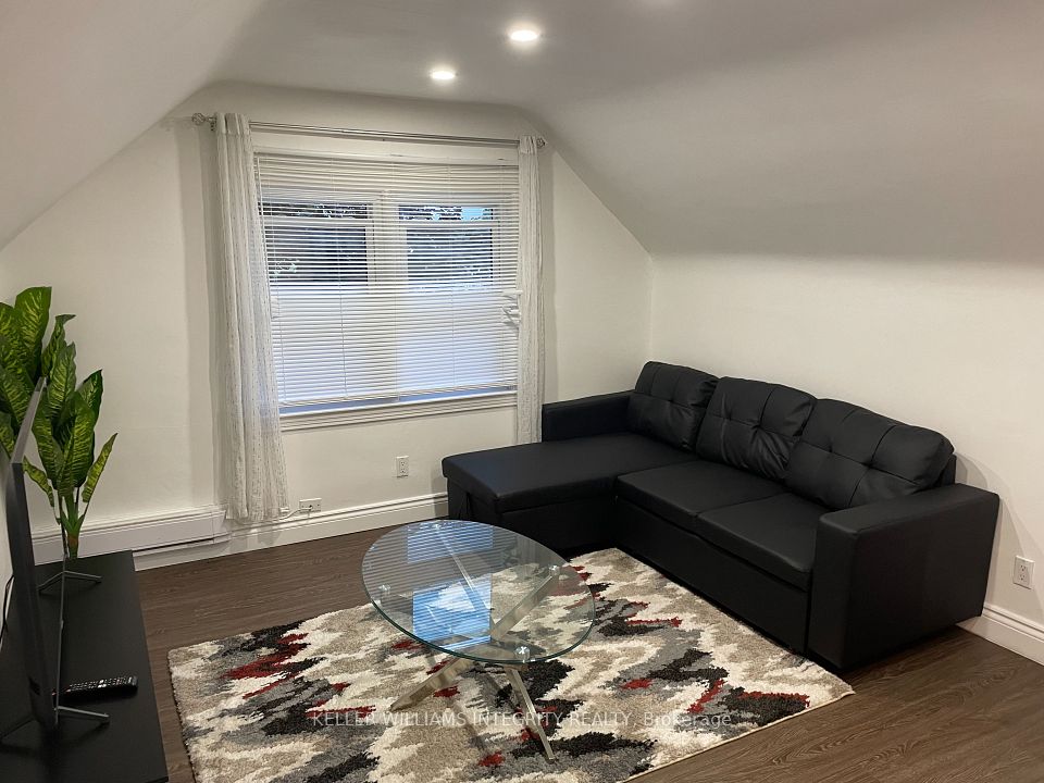 276 Mcarthur Avenue, Vanier and Kingsview Park, ON K1L 6P4