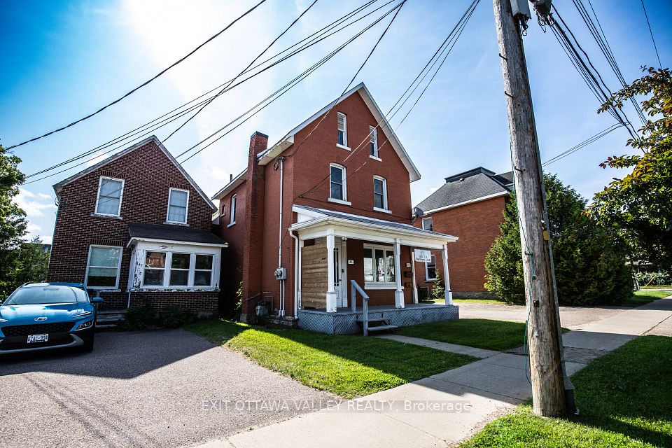349 Christie Street, Pembroke, ON K8A 4R6