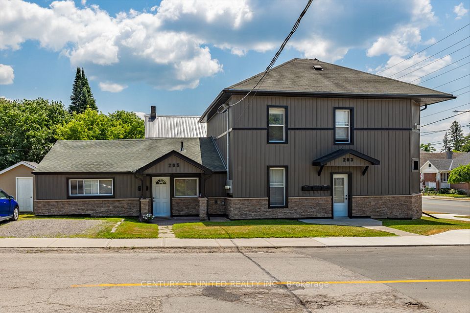 203 Carlisle Avenue, Peterborough, ON K9H 1J7