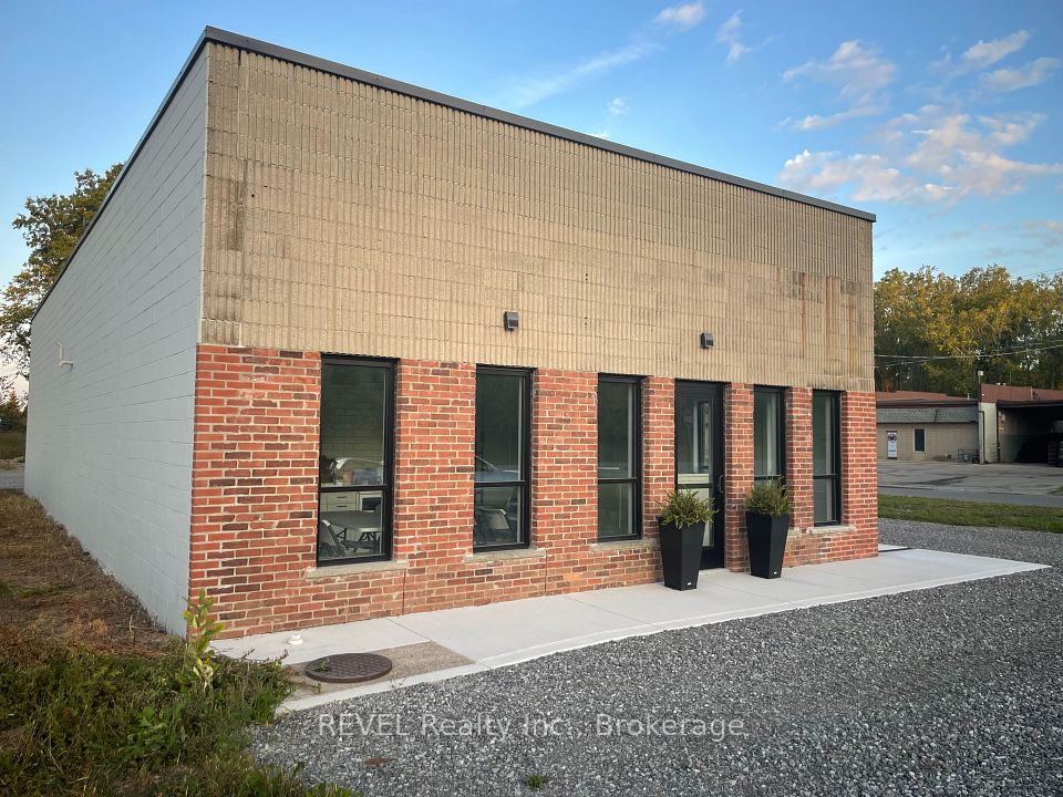 8455 Stanley Avenue, Niagara Falls, ON L2G 0C9