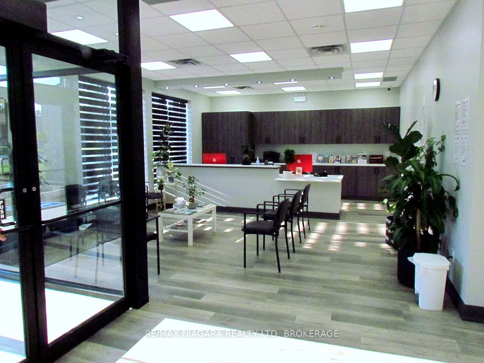 4374 DRUMMOND Road, Niagara Falls, ON L2E 6S3