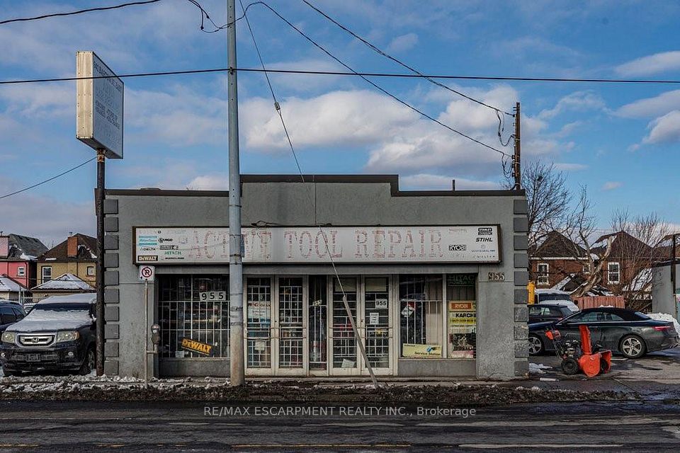 955 Barton Street E, Hamilton, ON L8L 3C4