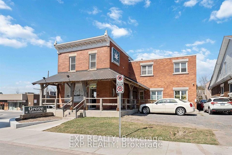 381-383 Montreal Road, Vanier and Kingsview Park, ON K1L 6A8