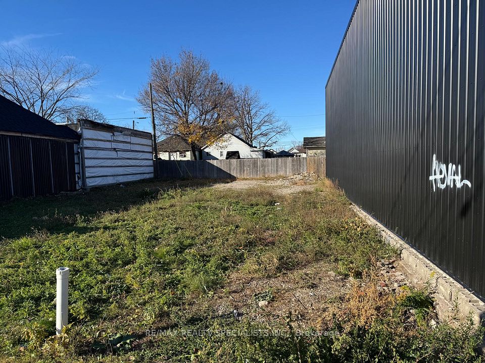 221-223 Kenilworth Avenue N, Hamilton, ON L8H 4S3