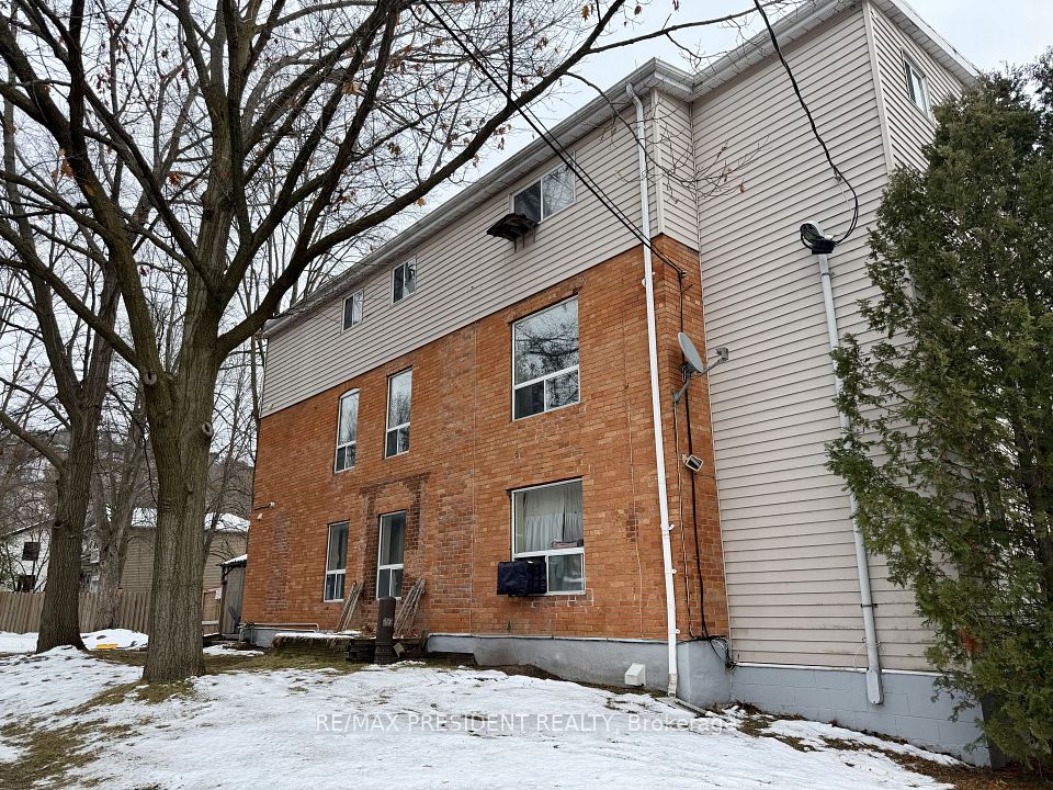 37 Bond Street S, Hamilton, ON L9H 3H2