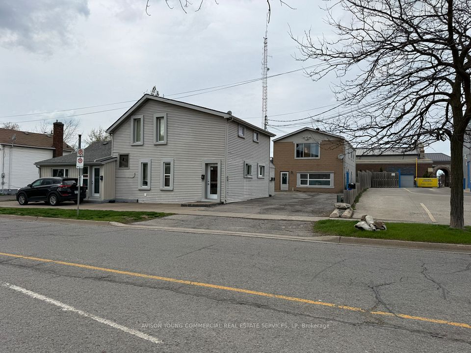 12 Oakdale Avenue, St. Catharines, ON L2P 2B9
