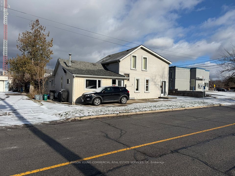 12 Oakdale Avenue, St. Catharines, ON L2P 2B9